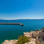 Einzigartiges Direkt Am Privatstrand Mit Privatem Balkon, Klima, Meerblick, Wifi Apartmán Novi Vinodolski