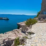 Einzigartiges Direkt Am Privatstrand Mit Privatem Balkon, Klima, Meerblick, Wifi * Novi Vinodolski