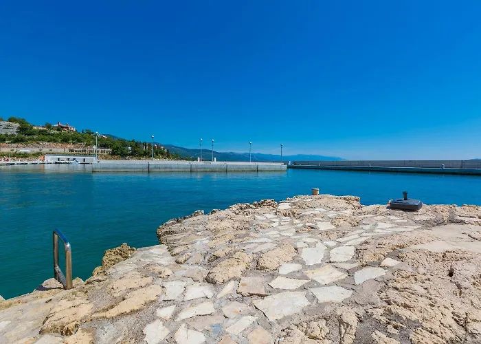 Einzigartiges Direkt Am Privatstrand Mit Privatem Balkon, Klima, Meerblick, Wifi Novi Vinodolski