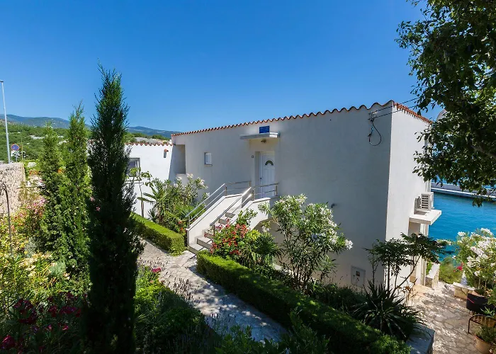 Einzigartiges Direkt Am Privatstrand Mit Privatem Balkon, Klima, Meerblick, Wifi * Novi Vinodolski