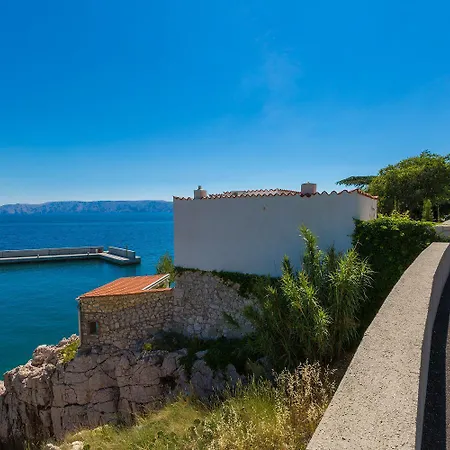 Einzigartiges Direkt Am Privatstrand Mit Privatem Balkon, Klima, Meerblick, Wifi * Novi Vinodolski