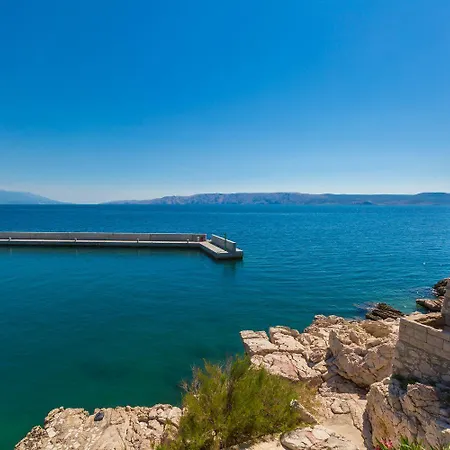 Einzigartiges Direkt Am Privatstrand Mit Privatem Balkon, Klima, Meerblick, Wifi Apartment Novi Vinodolski