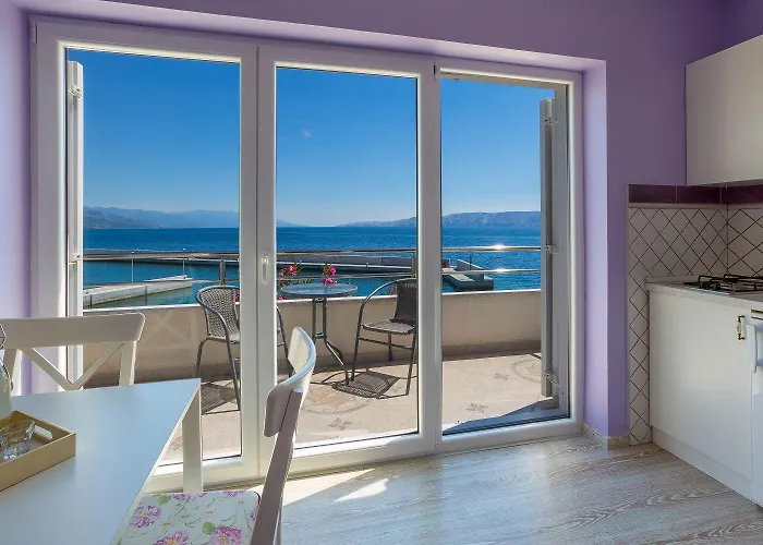 Einzigartiges Direkt Am Privatstrand Mit Privatem Balkon, Klima, Meerblick, Wifi Apartment Novi Vinodolski